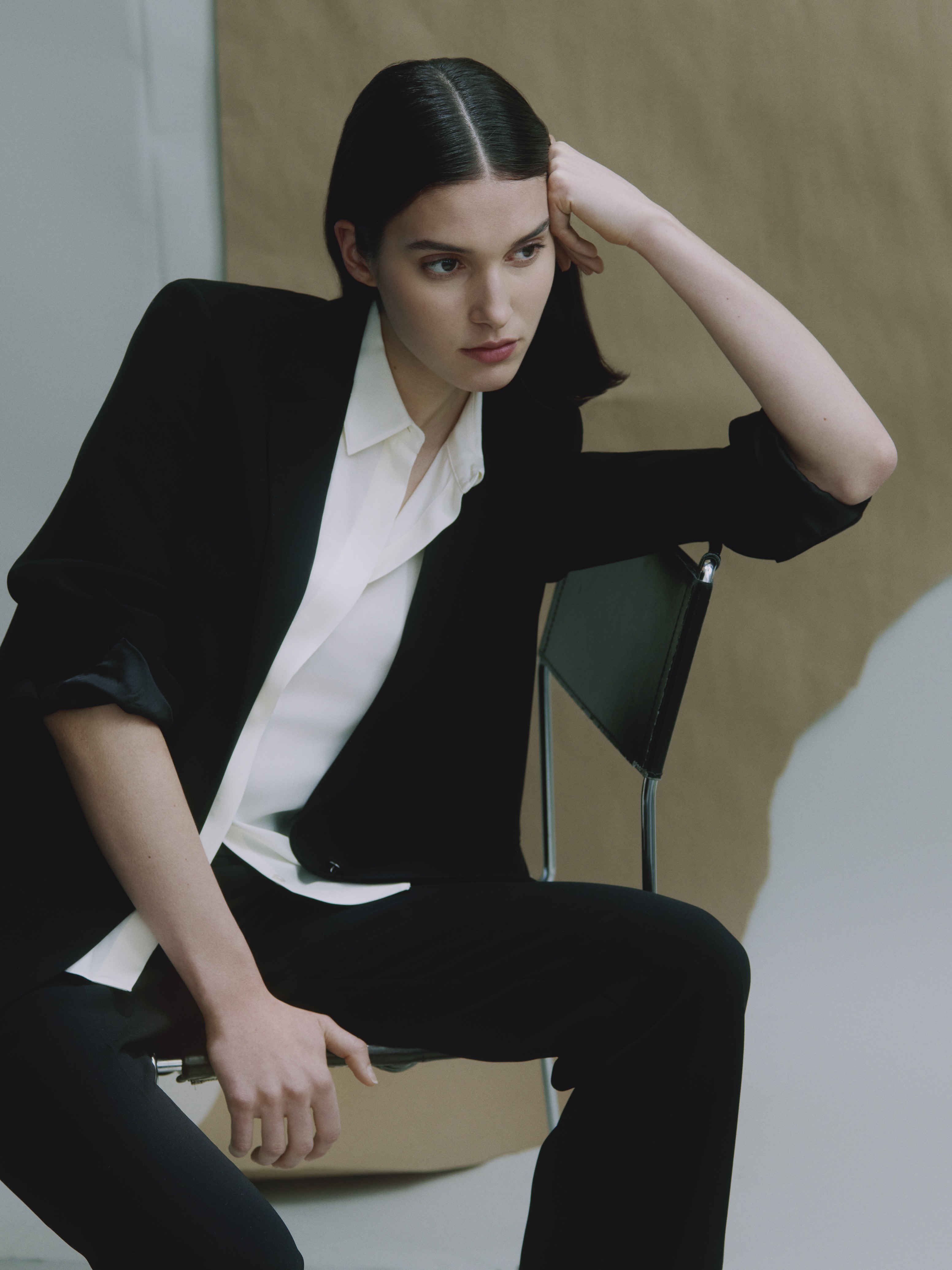 Theory思睿今春“自在西装”发布：轻松打造女性随意混搭风