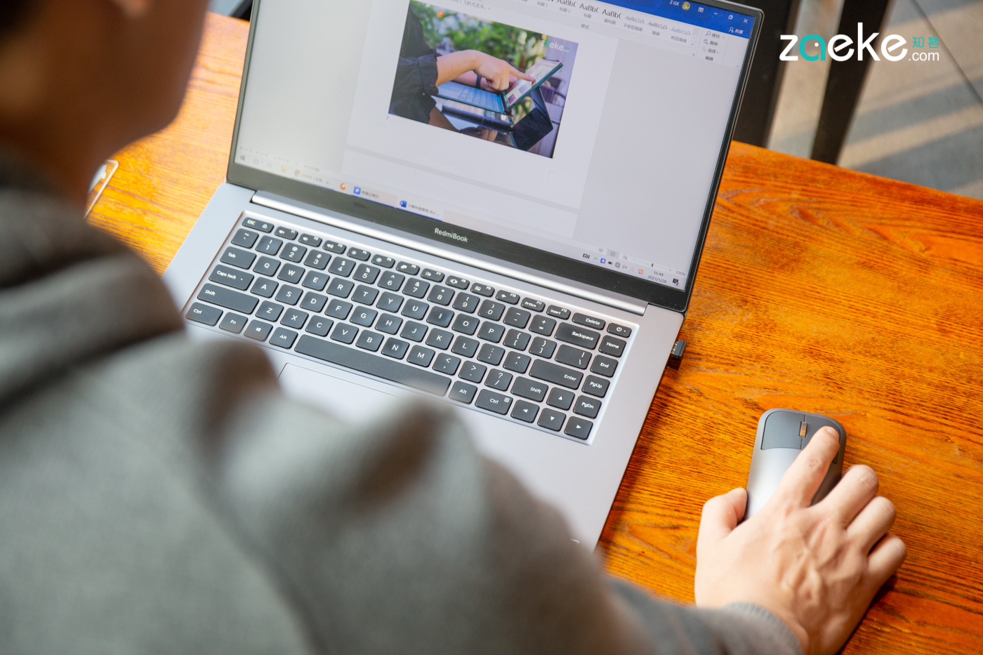 雷柏 M700 无线鼠标：是稳重的商务派，也是性价比之选