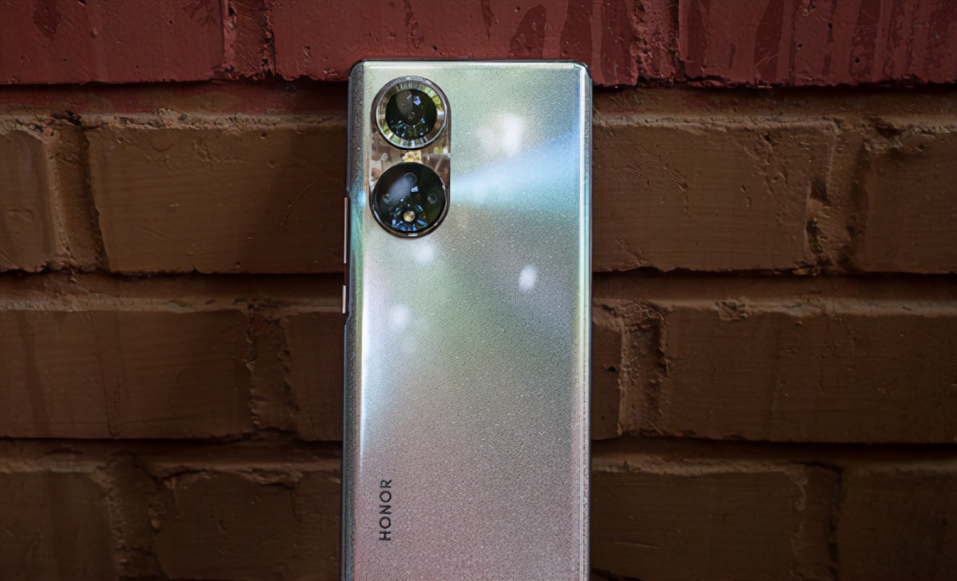 盘点目前“最好用”的3款手机，公认的性价比高，免得花冤枉钱