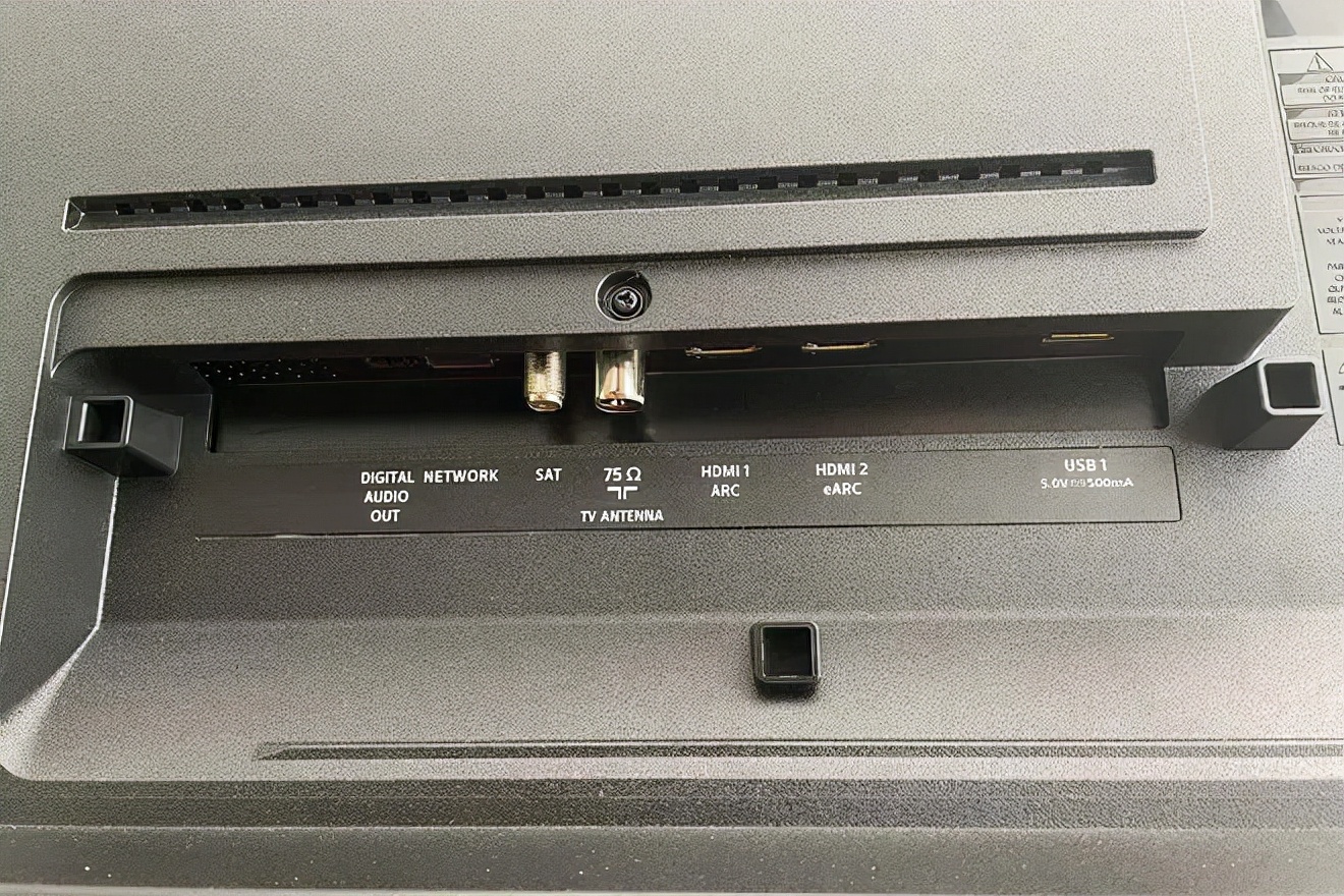 飞利浦 OLED806 4K 电视评测：流光溢彩点亮您的房间