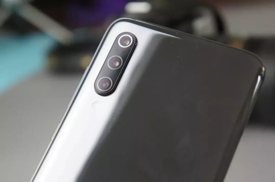 小米9评测：配置顶级、价格厚道，小米进入高端市场的诚意之作