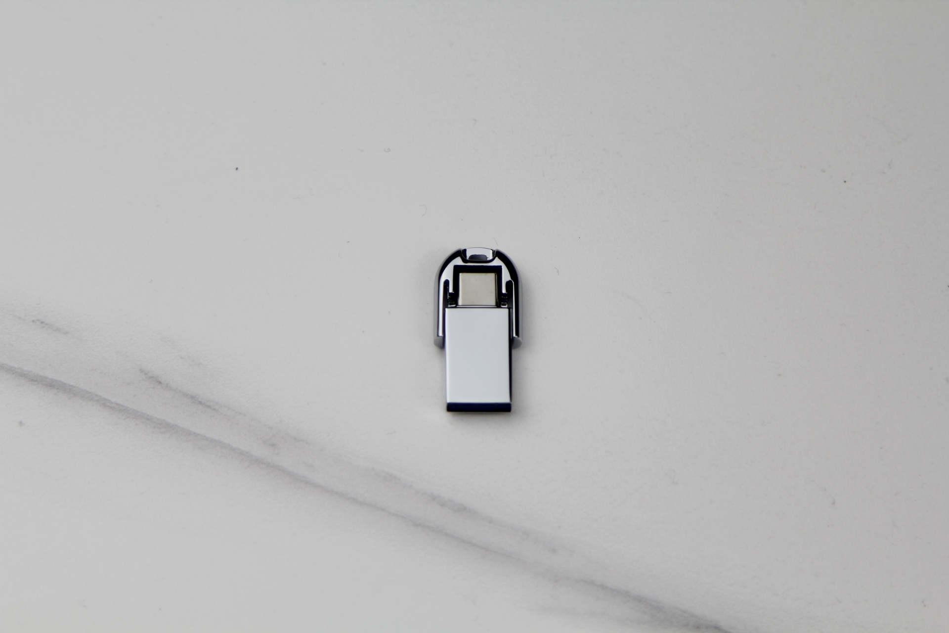 用手机U盘备份或导出手机文件，还能扩容