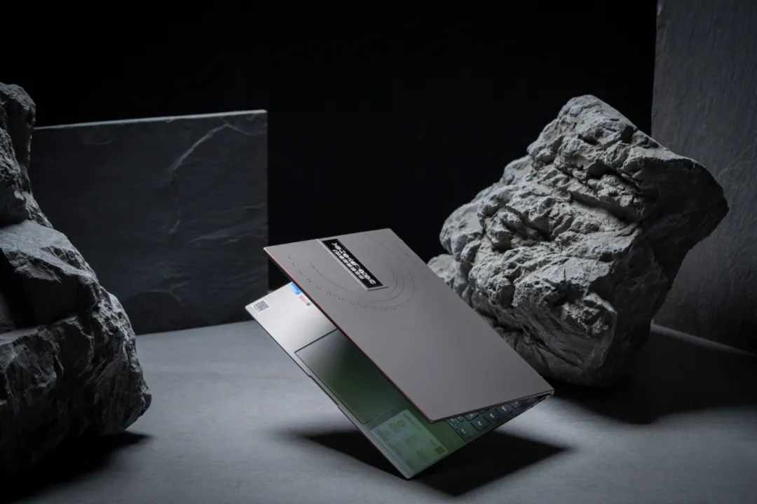 后盖搭载迷你副屏的轻薄本长啥样儿？华硕灵耀X 14体验点评