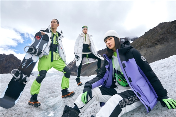 防寒保暖硬核担当，雪中飞发布高峰滑雪系列“解冻服”