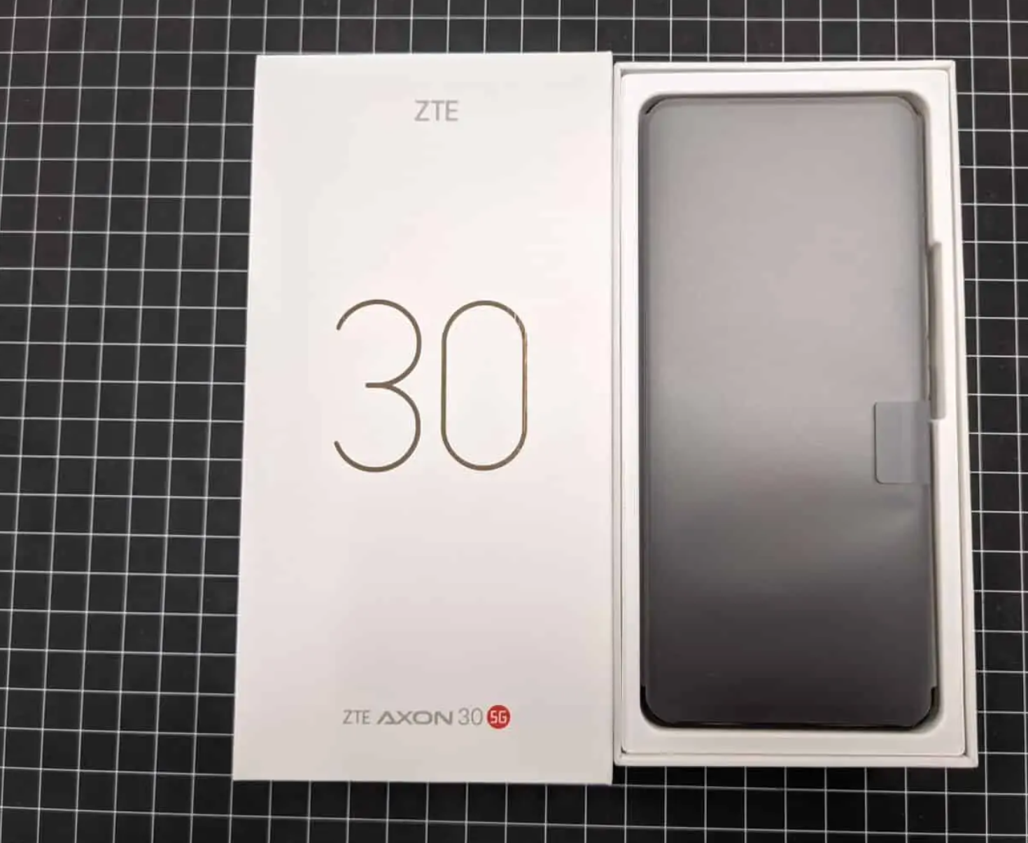 2021年最佳屏下镜头手机评测！中兴 Axon 30 5G：千元机的完美选择