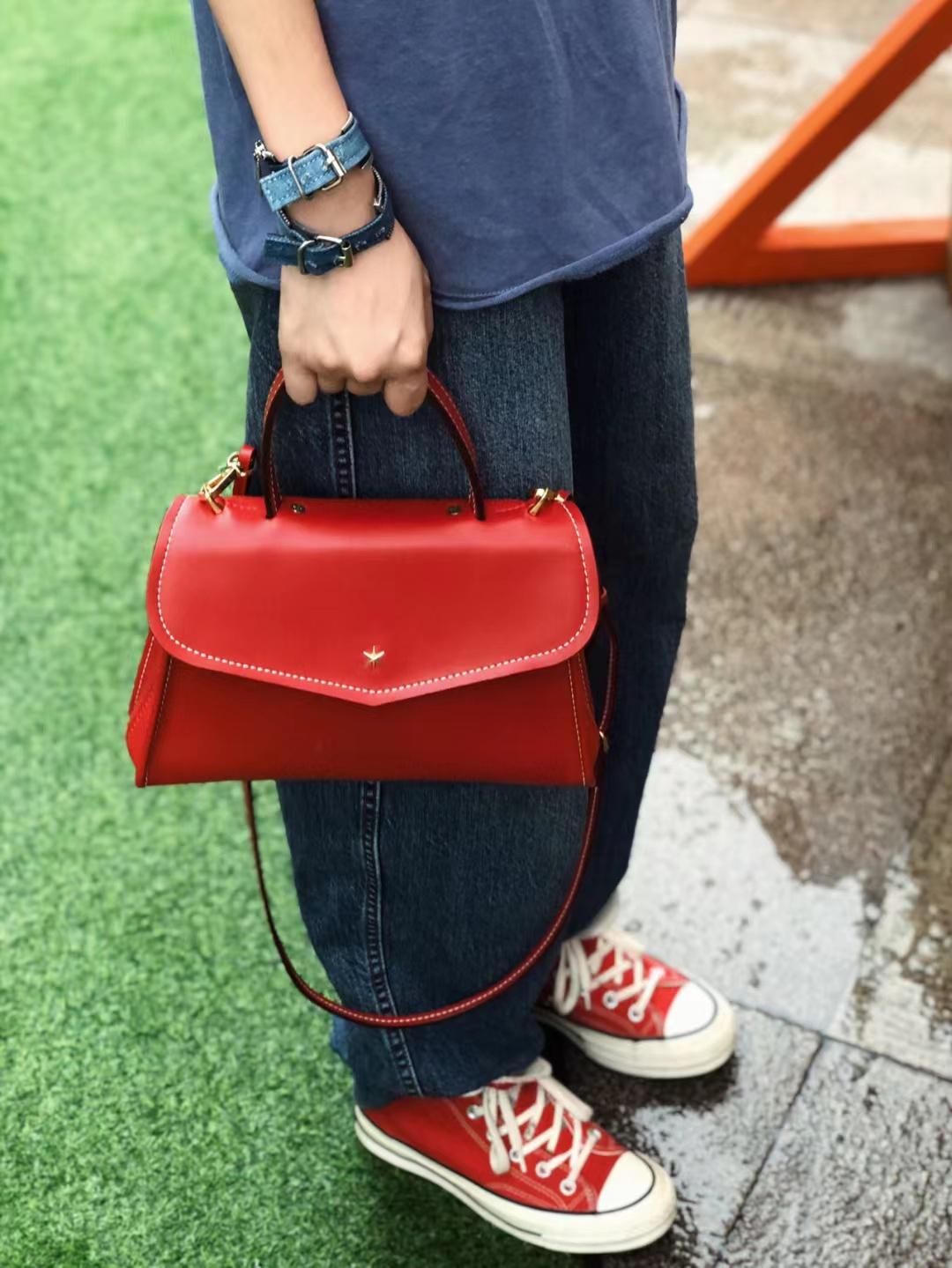 初春来一双“匡威鞋”，适合多种场合和风格，搭裙子裤子都好看