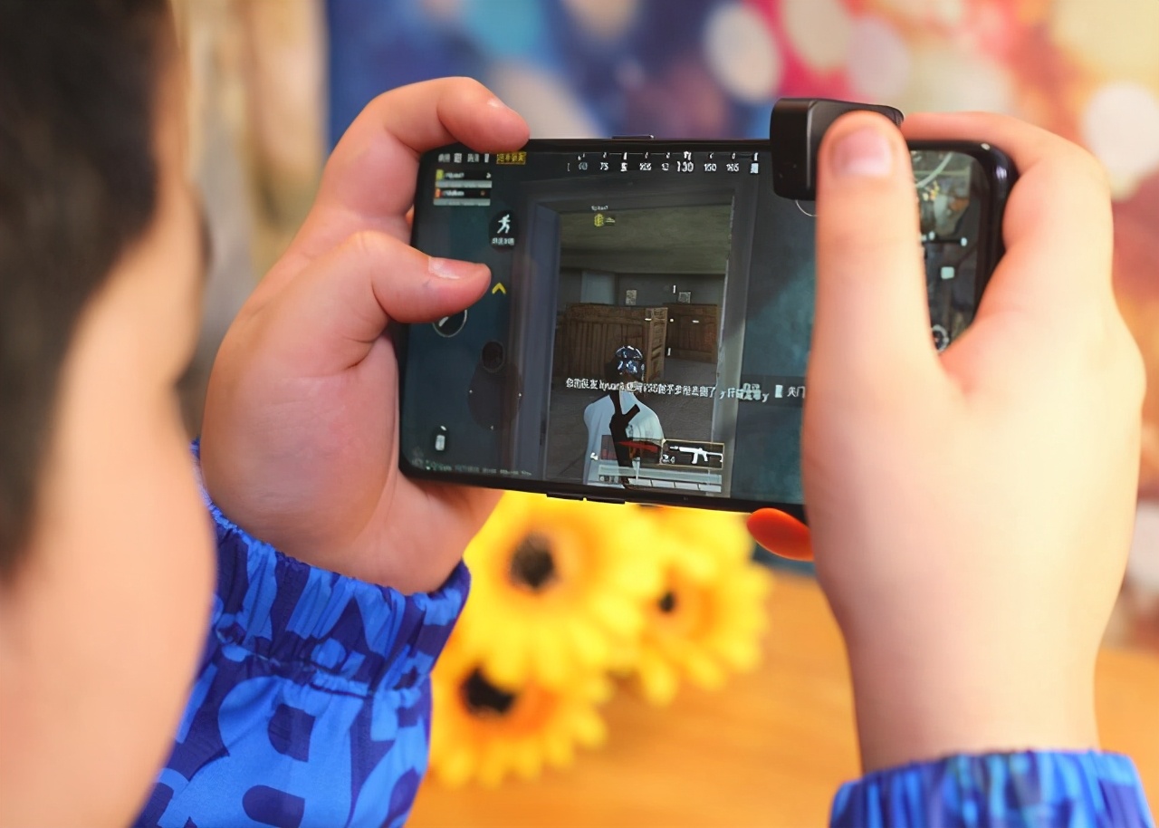 单击变连发，莱仕达PXN-P1手游连点器助力吃鸡