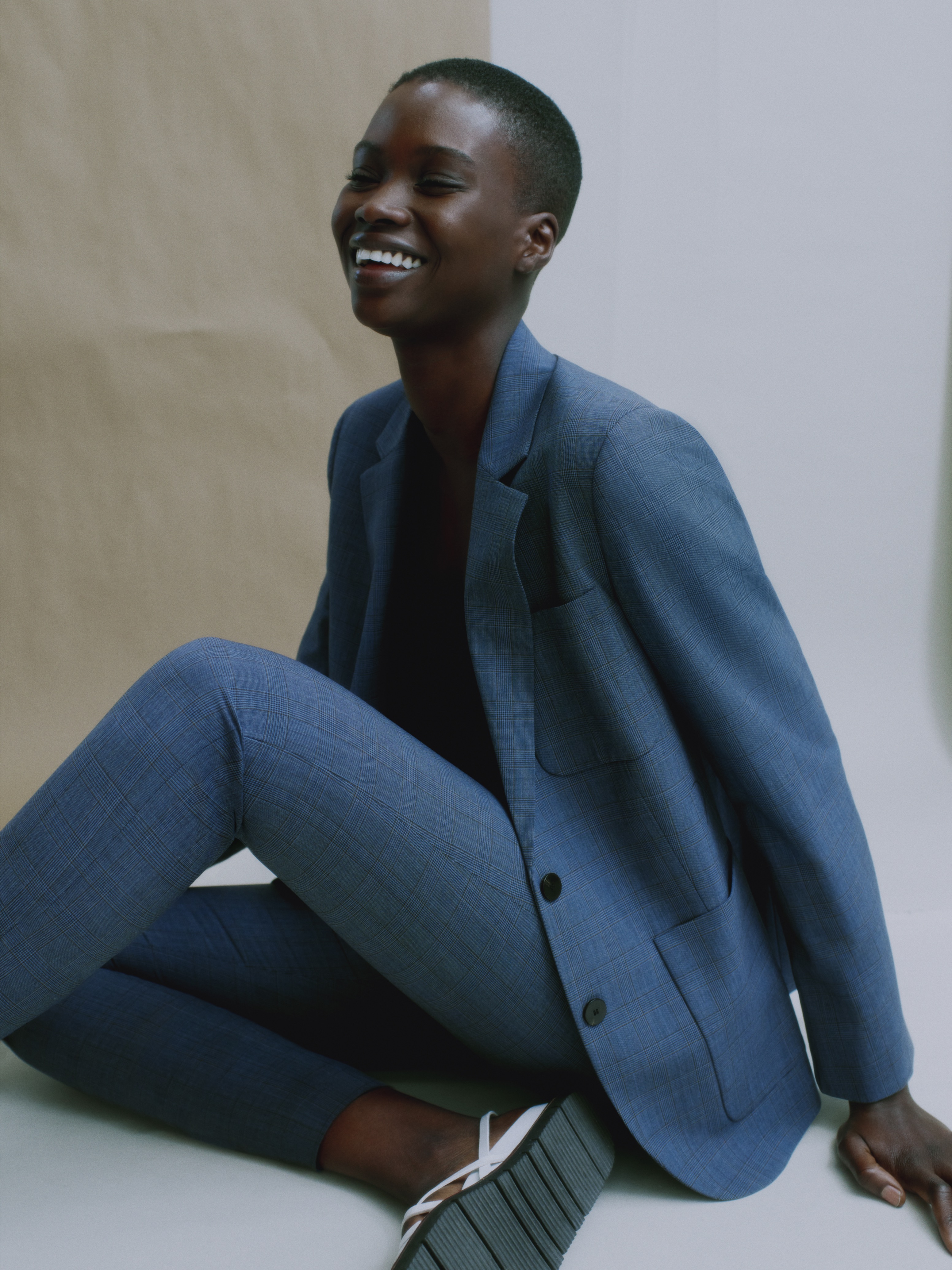 Theory思睿今春“自在西装”发布：轻松打造女性随意混搭风