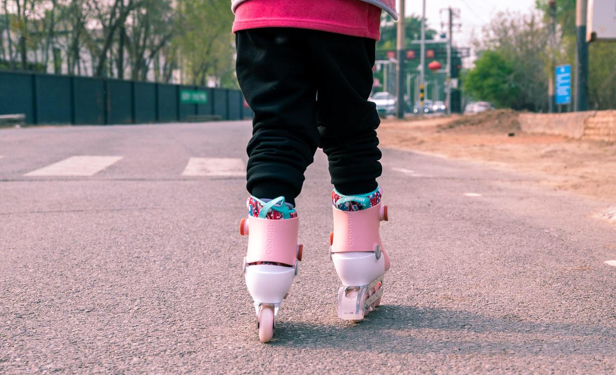 酷骑更适合小朋友的轮滑鞋，畅快玩耍更安全