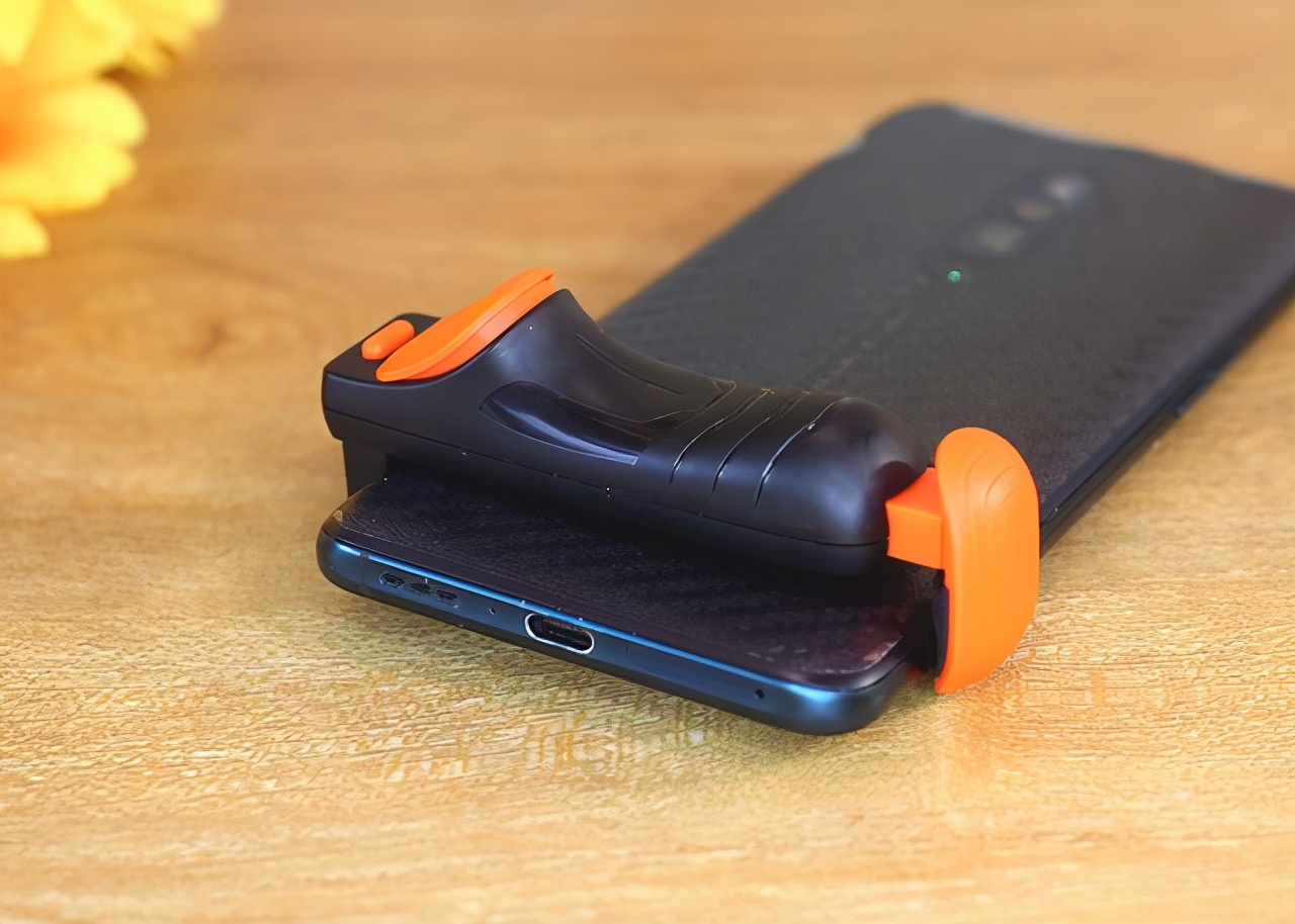 单击变连发，莱仕达PXN-P1手游连点器助力吃鸡