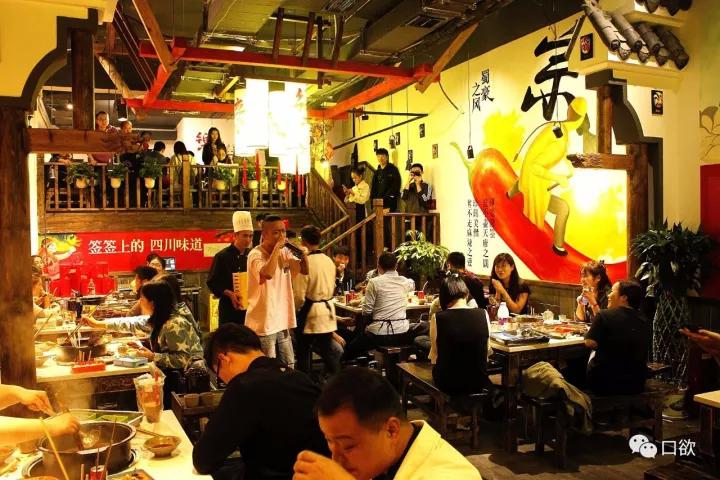 成都的夜生活，是由这涮在红油锅底的一根根签签串起来的！