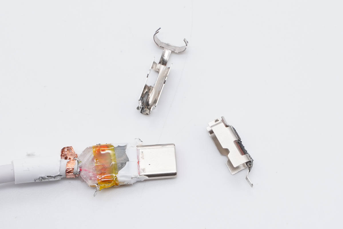 既支持100W PD快充又支持120W私有快充，小米新款超级快充CC线拆解