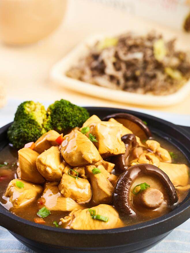 餐饮项目如何选择，食必思黄焖鸡开店开挂