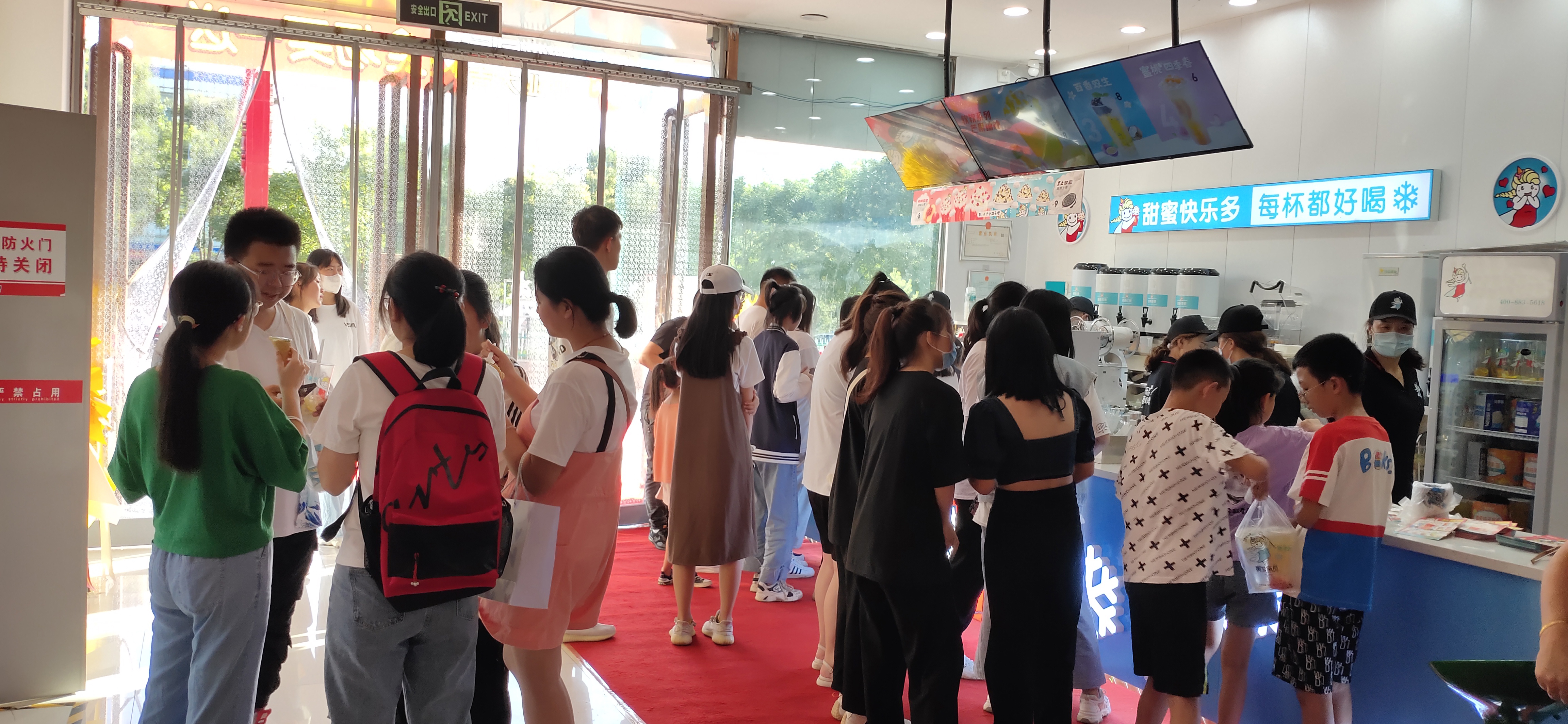 开个奶茶店加盟费大概多少钱？