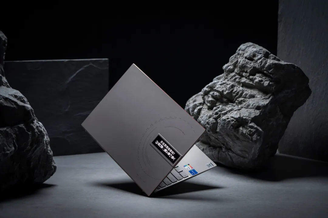 后盖搭载迷你副屏的轻薄本长啥样儿？华硕灵耀X 14体验点评