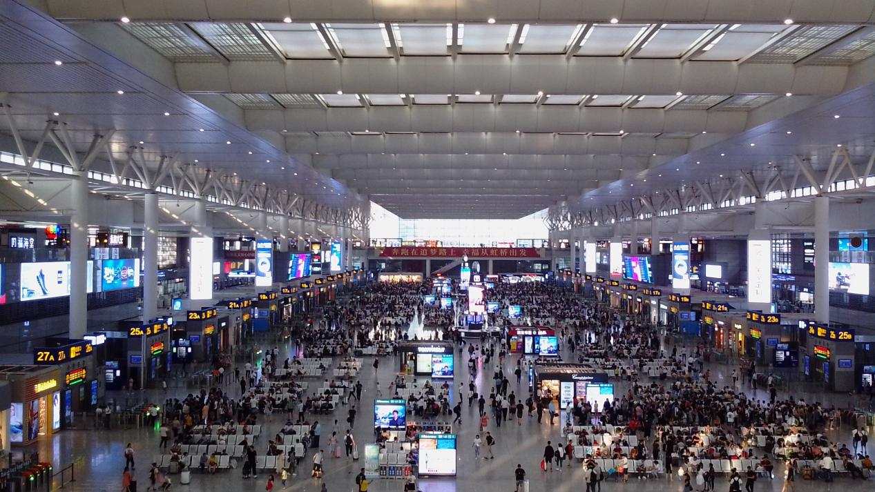 小米有品上线就爆款的全面屏手机：5英寸屏幕+修长机身，499元