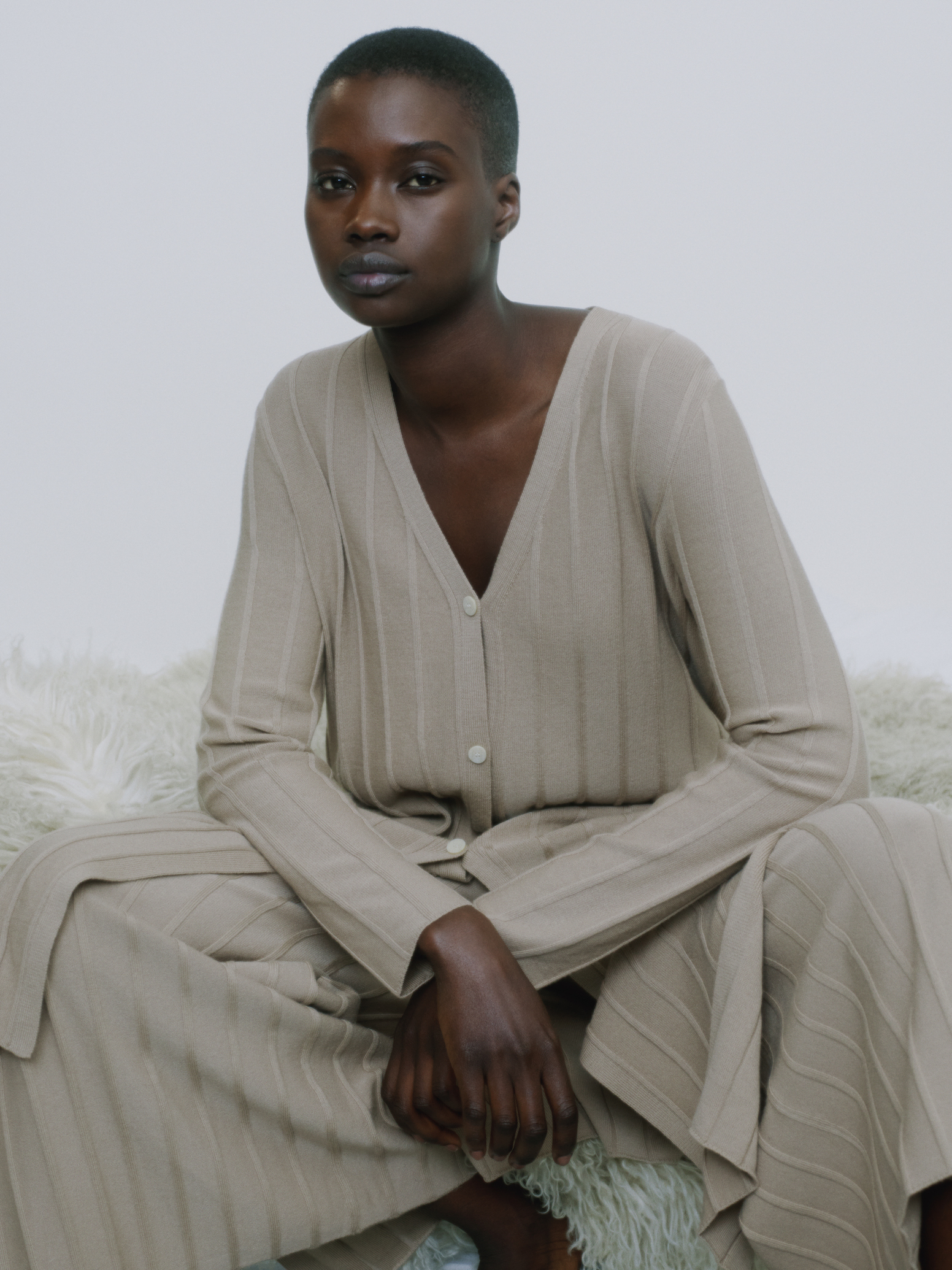 Theory思睿今春“自在西装”发布：轻松打造女性随意混搭风