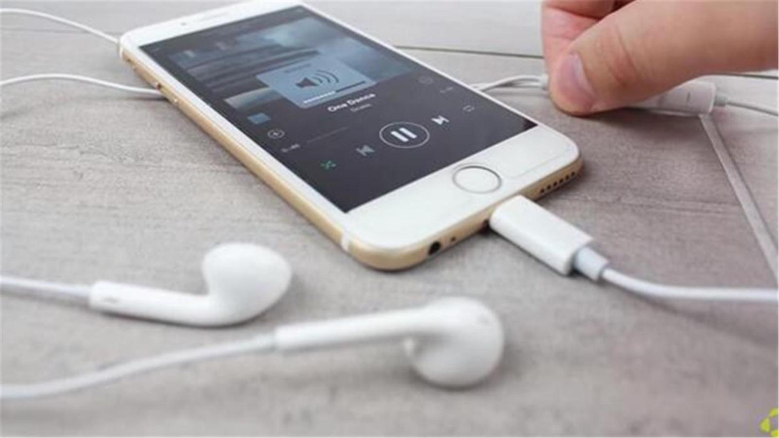 苹果取消3.5mm耳机插孔，国产手机紧随其后，是进步还是倒退？