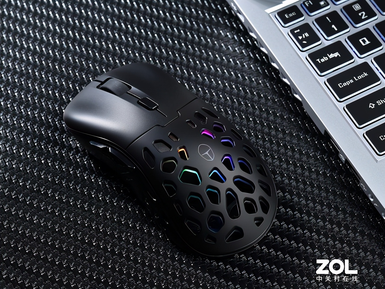 雷神幻鲨双模游戏鼠标评测 炫彩灯光 镂空外壳