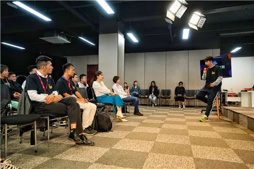 做抖音2年才涨1000个粉？那些2个月做爆抖音号的人是这样做的