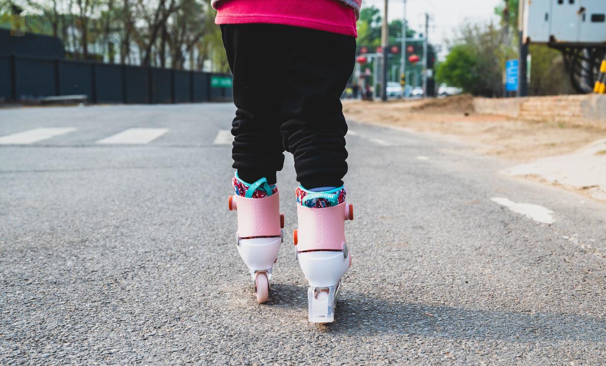 酷骑更适合小朋友的轮滑鞋，畅快玩耍更安全