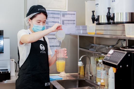 9年发展超4000家门店，沪上阿姨鲜果茶让消费者享受健康茶饮的美好