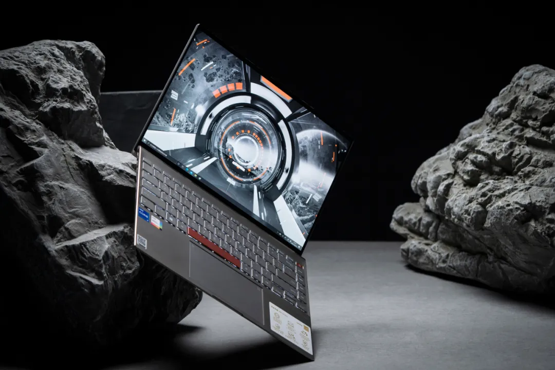 后盖搭载迷你副屏的轻薄本长啥样儿？华硕灵耀X 14体验点评