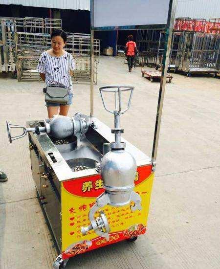 爆米花机不做爆米花，小夫妻用它做“干嘣鸡”，一锅卖40元真稀奇