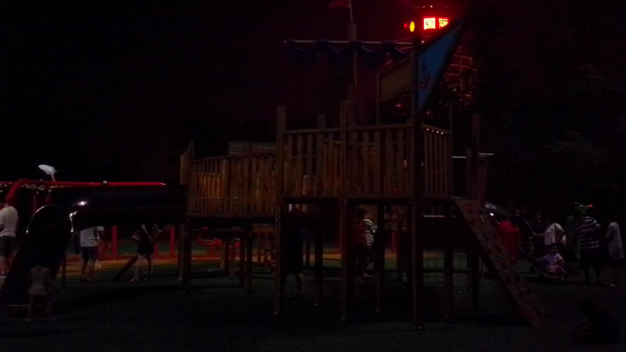 小米有品上线就爆款的全面屏手机：5英寸屏幕+修长机身，499元