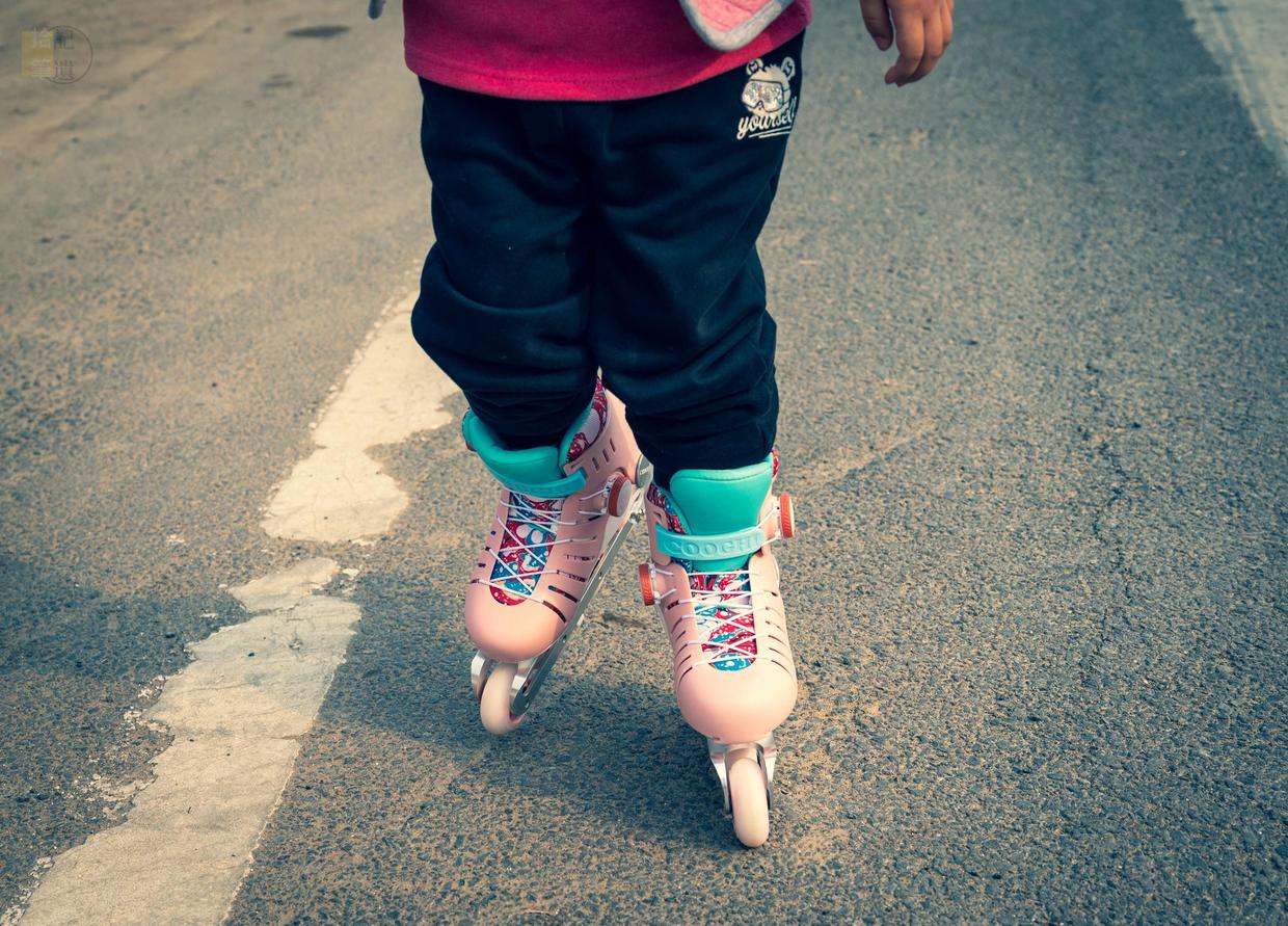 酷骑更适合小朋友的轮滑鞋，畅快玩耍更安全