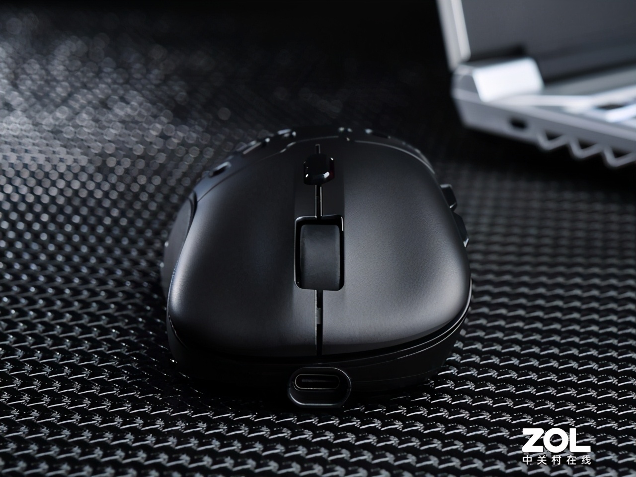 雷神幻鲨双模游戏鼠标评测 炫彩灯光 镂空外壳