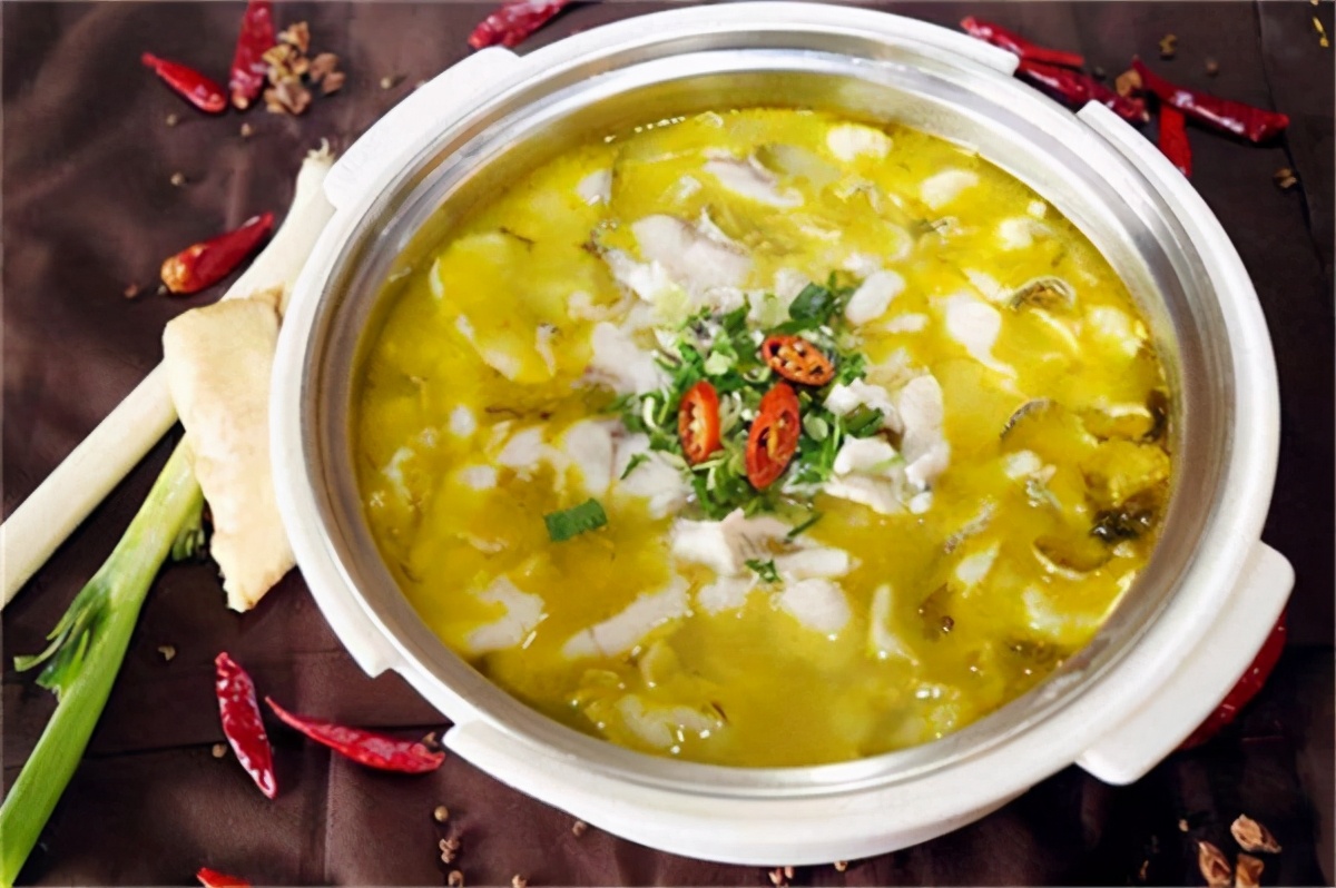 酸菜鱼米饭加盟：品牌优势多多！能快速在当地市场站稳脚跟