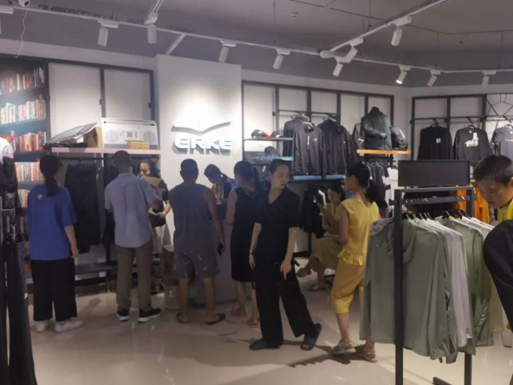 三伏天羽绒服脱销！鸿星尔克呼吁大家理性消费，网友：少管闲事