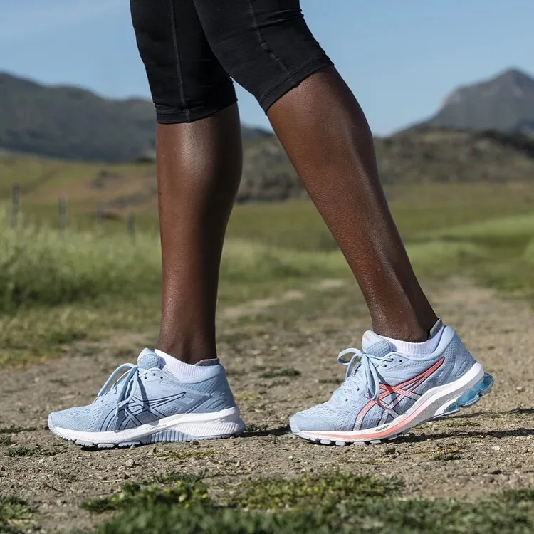 行走的中流砥柱！一篇教你ASICS跑鞋怎么选