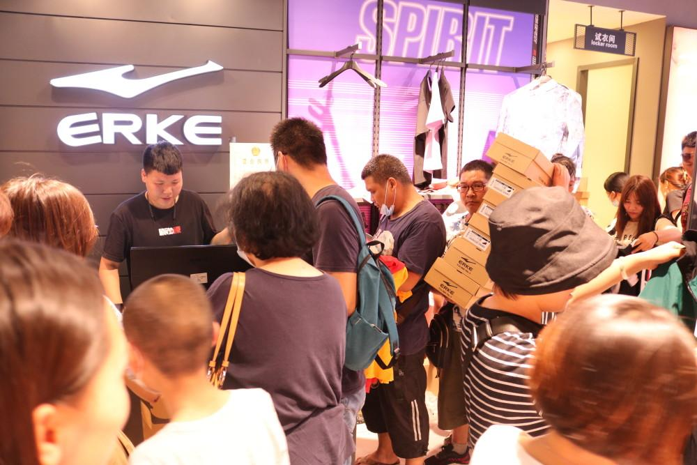 三伏天羽绒服脱销！鸿星尔克呼吁大家理性消费，网友：少管闲事