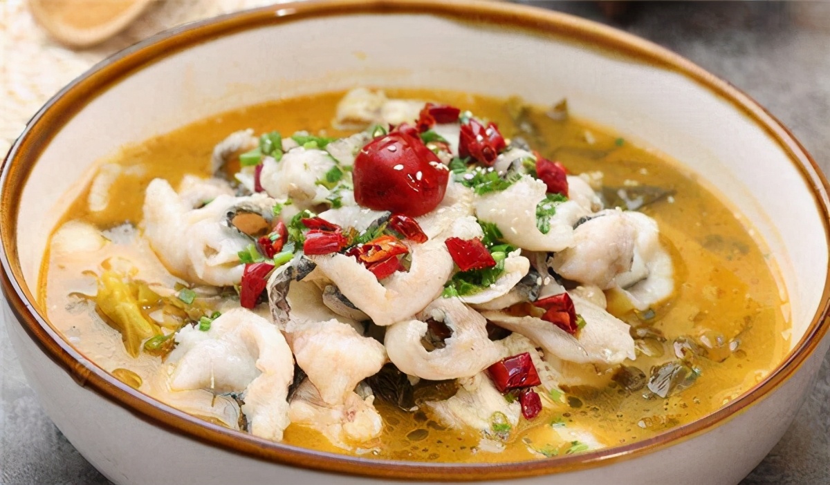 酸菜鱼米饭加盟：品牌优势多多！能快速在当地市场站稳脚跟