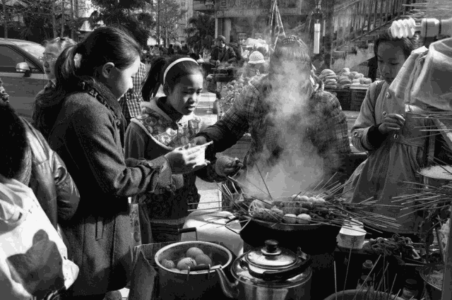 各地“麻辣烫”中，网评最好吃的前3名，看看你吃过几种？