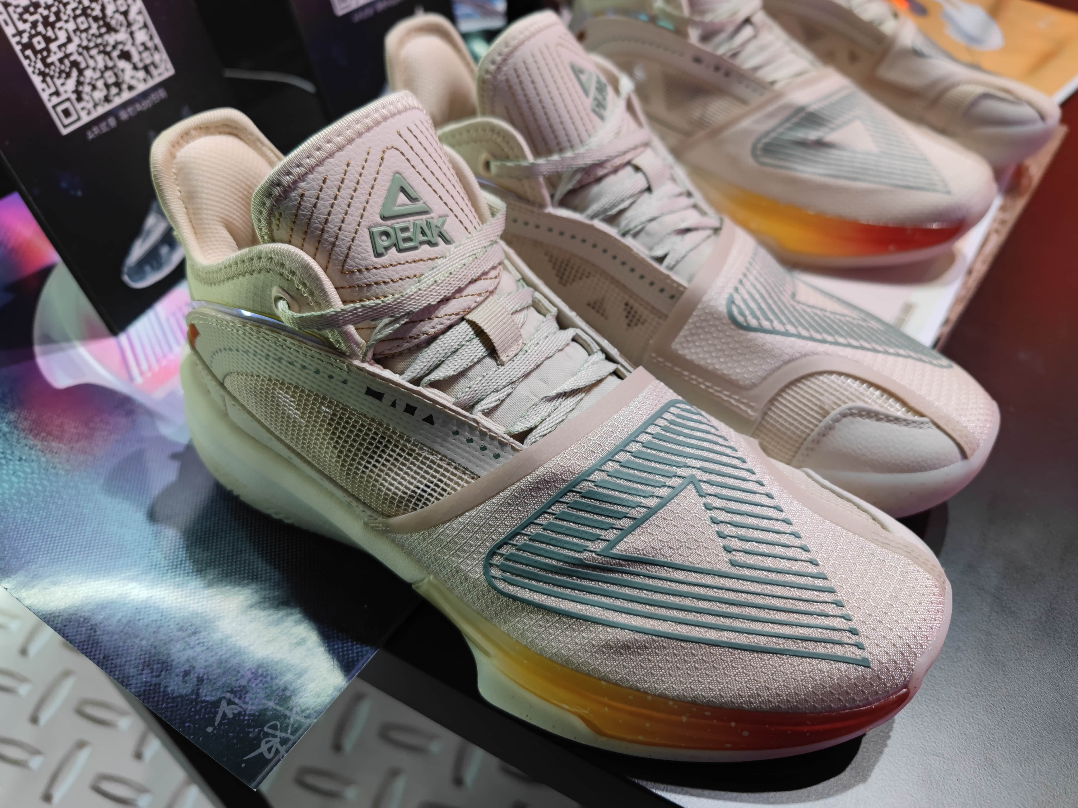 匹克再开科技大会，篮球鞋卖到1299元的底气从哪来？