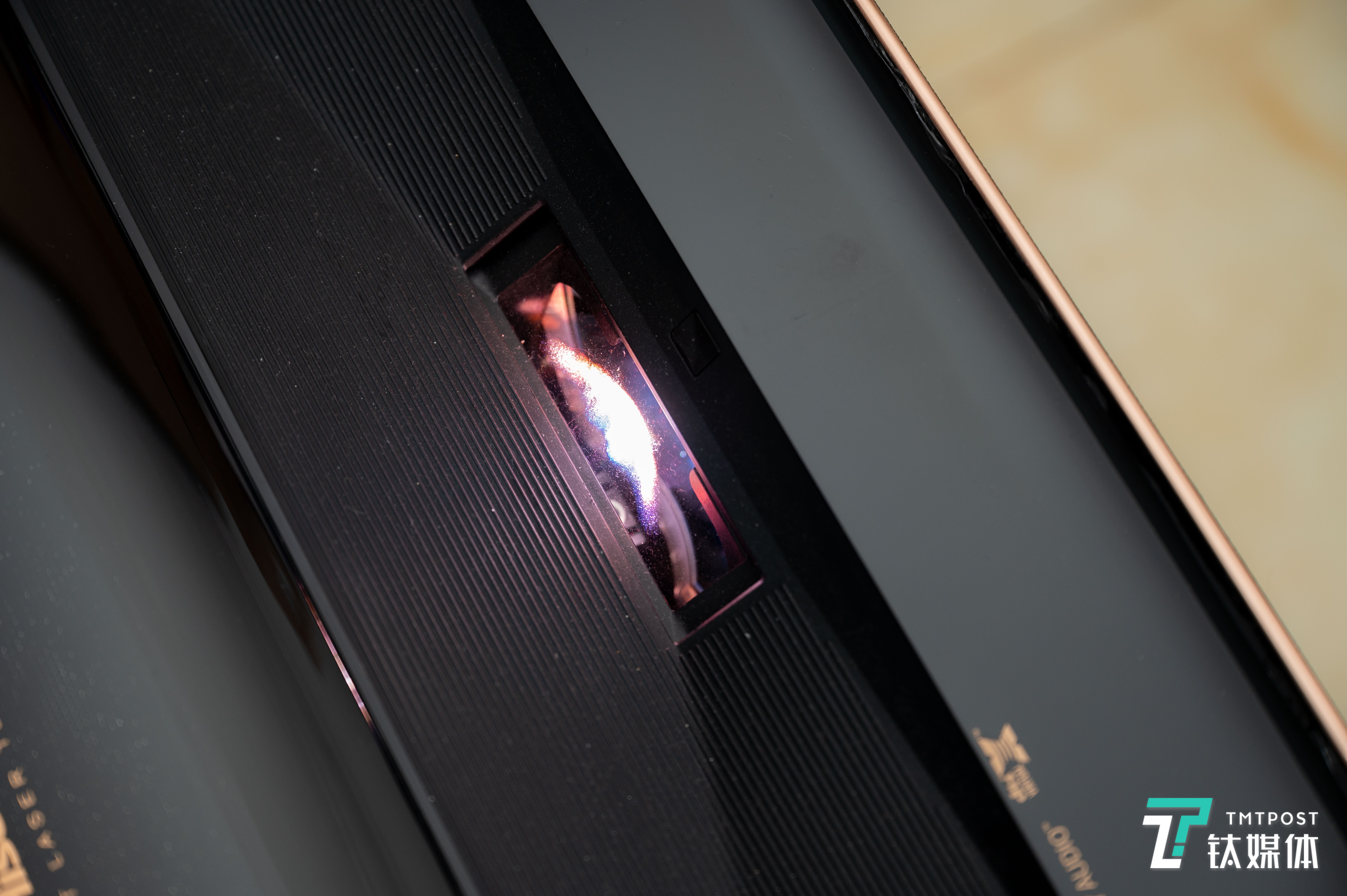 海信100L9F激光电视评测：百寸巨幕变得触手可及