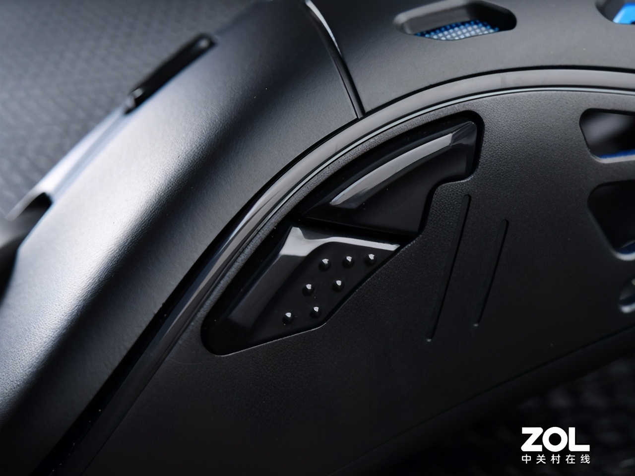 雷神幻鲨双模游戏鼠标评测 炫彩灯光 镂空外壳