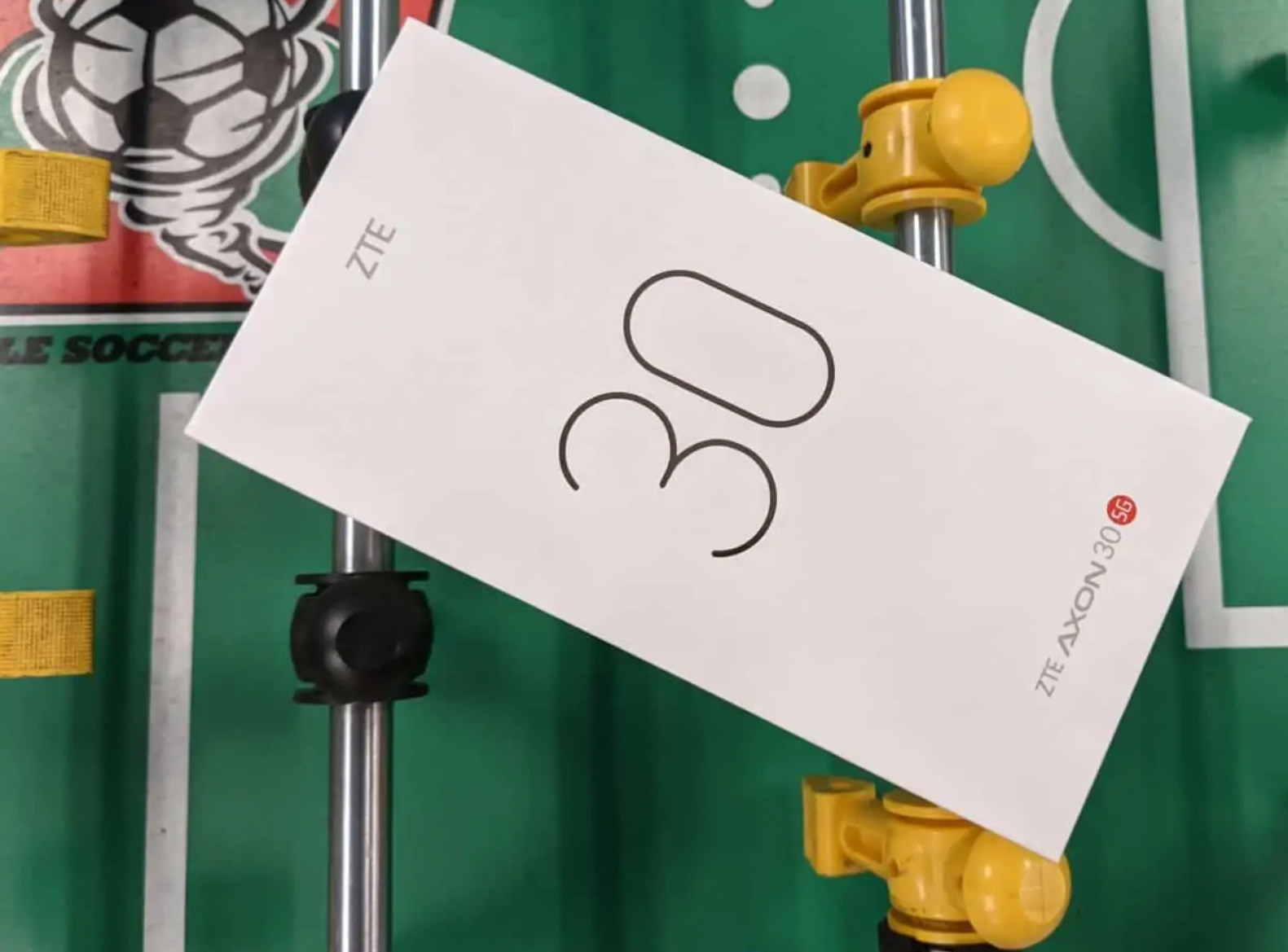 2021年最佳屏下镜头手机评测！中兴 Axon 30 5G：千元机的完美选择