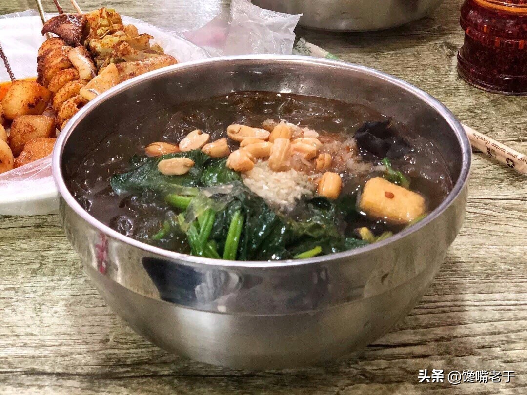 各地“麻辣烫”中，网评最好吃的前3名，看看你吃过几种？
