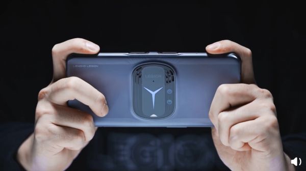 联想拯救者Y90电竞手机真机亮相，散热能力强，不愧是王者出击