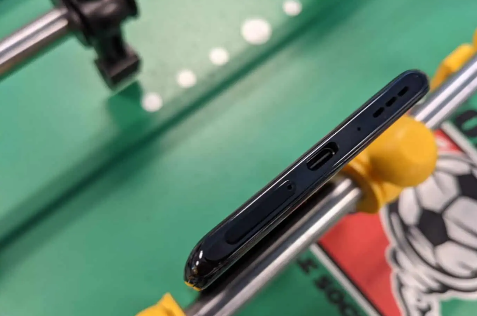 2021年最佳屏下镜头手机评测！中兴 Axon 30 5G：千元机的完美选择