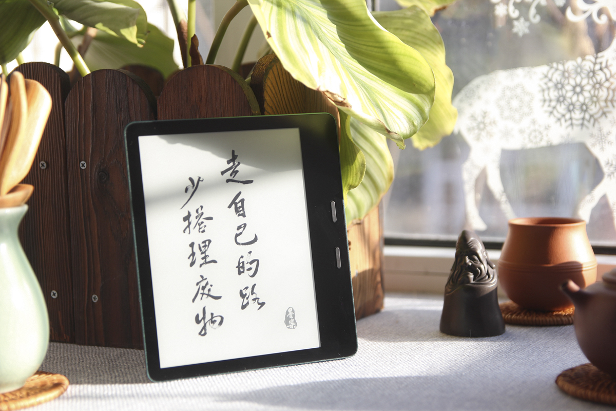 小米生态链推出“侧握式平板”，7英寸屏幕金属机身，重量仅216g