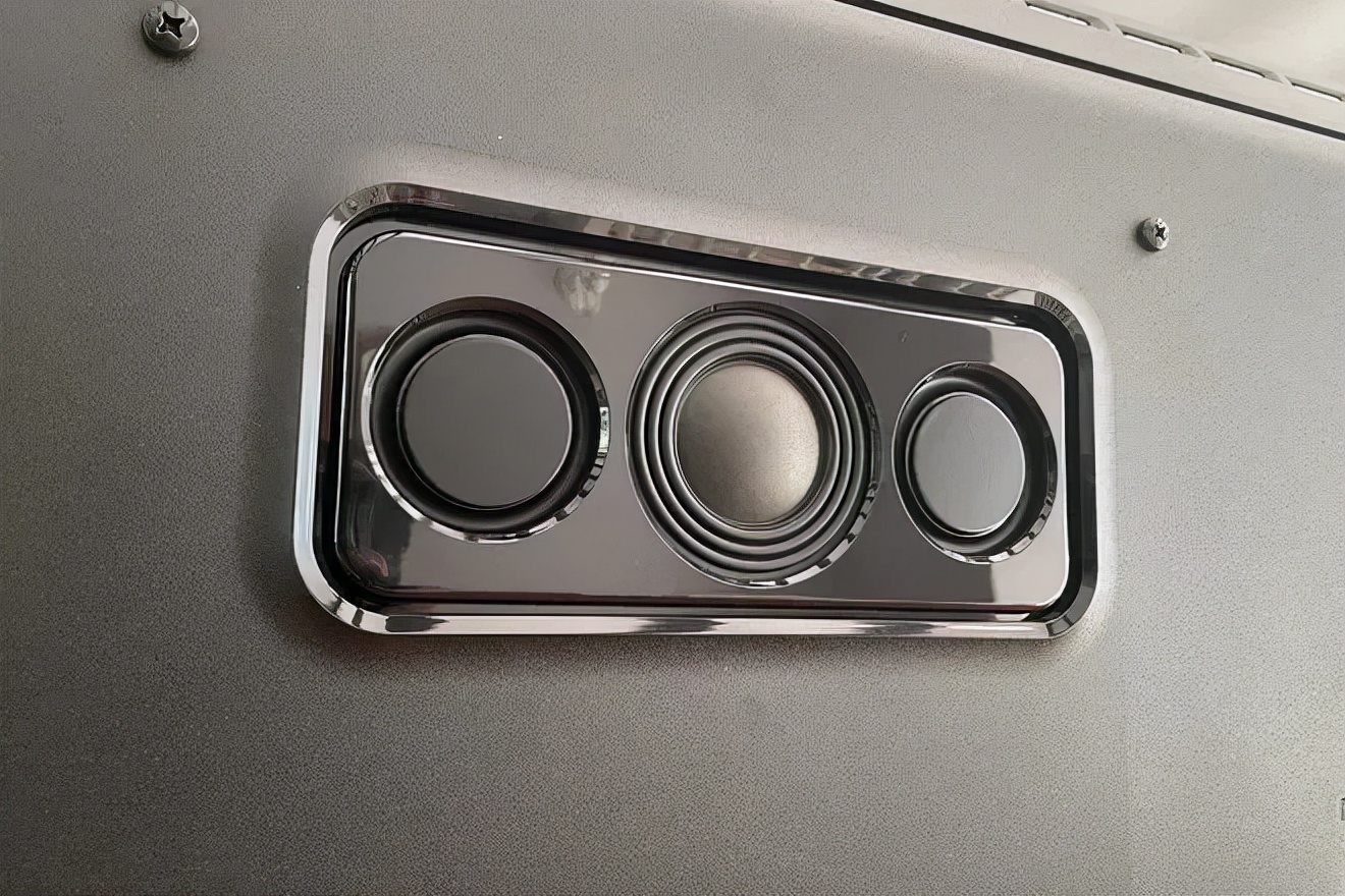 飞利浦 OLED806 4K 电视评测：流光溢彩点亮您的房间