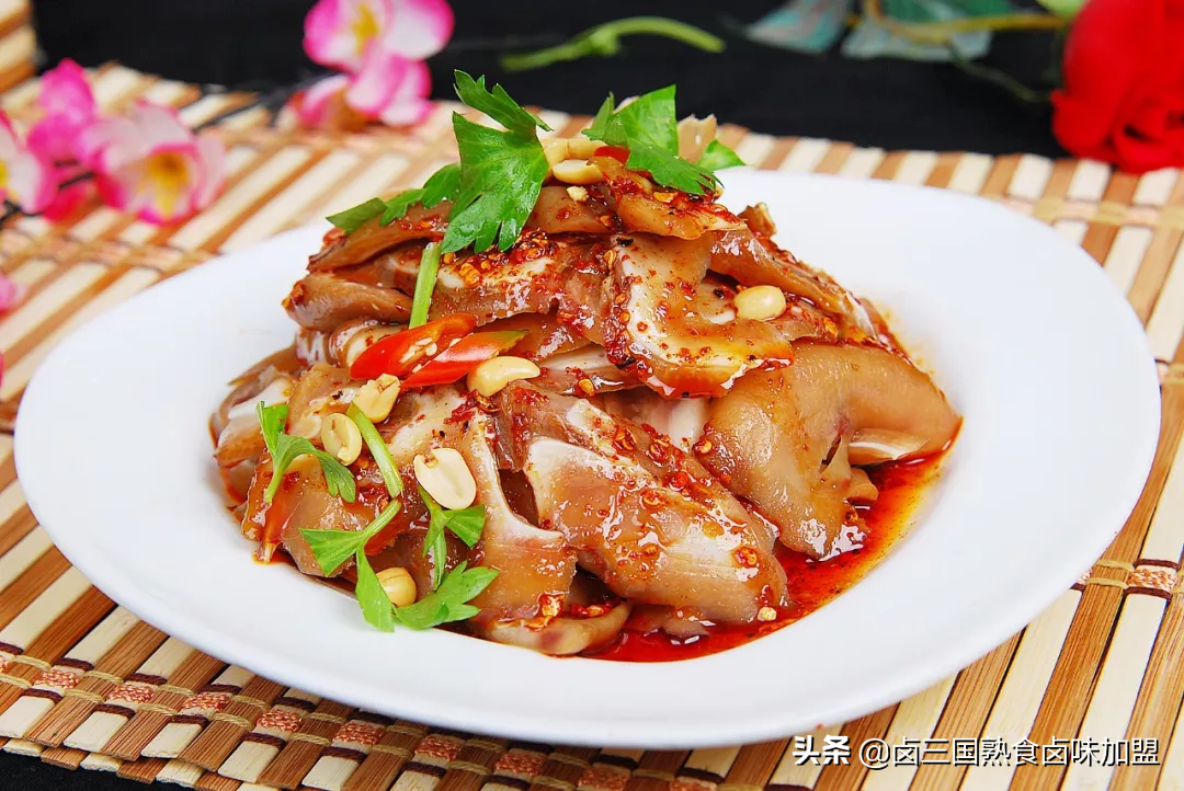 新手想做餐饮生意，那么应该怎么去入门呢？