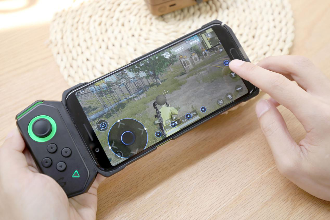 在腾讯手游助手还原端游操作，体验顺滑竞技乐趣