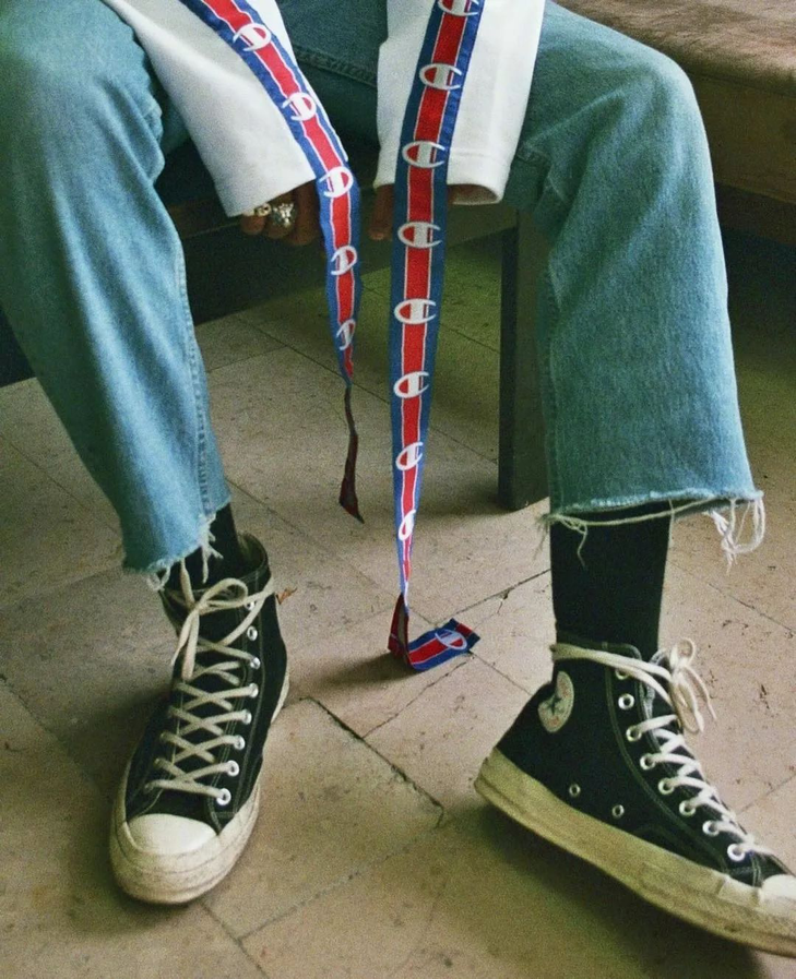 初春来一双“匡威鞋”，适合多种场合和风格，搭裙子裤子都好看