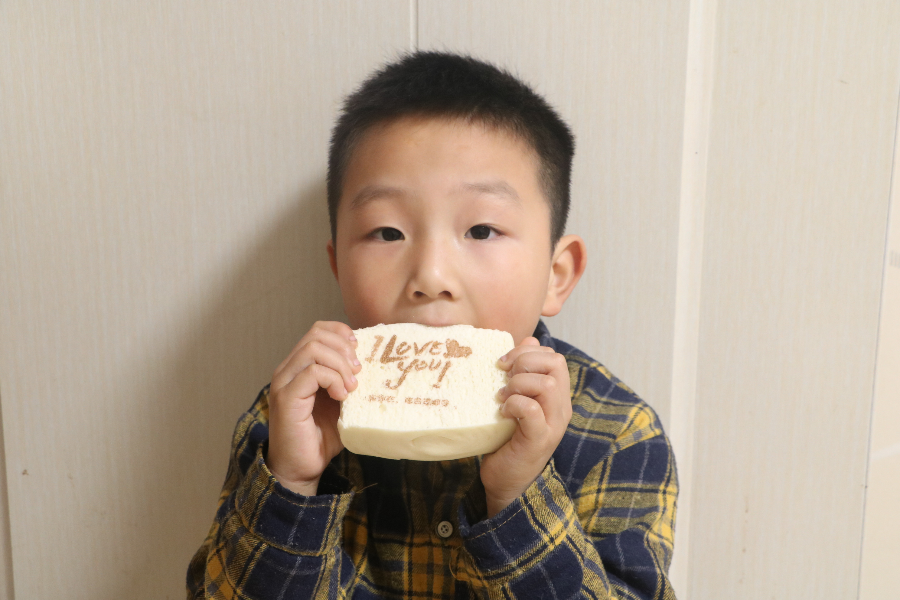 将爱印在美食上，映美拉花打印机让你大胆说出爱，传递真情与感动